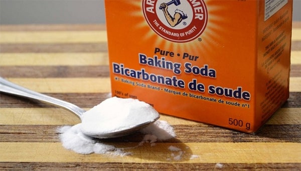 tay-trang-quan-ao-bang-baking-soda-1